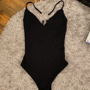Body - Säljer denna body från bershka som är helt oanvänd! 