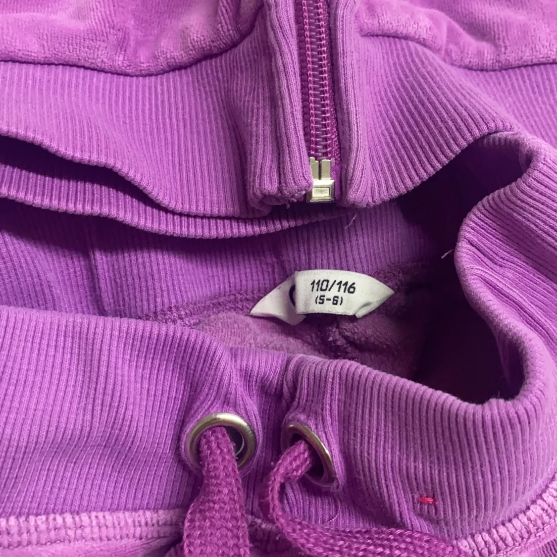 Byxor och kofta till barn. - 90