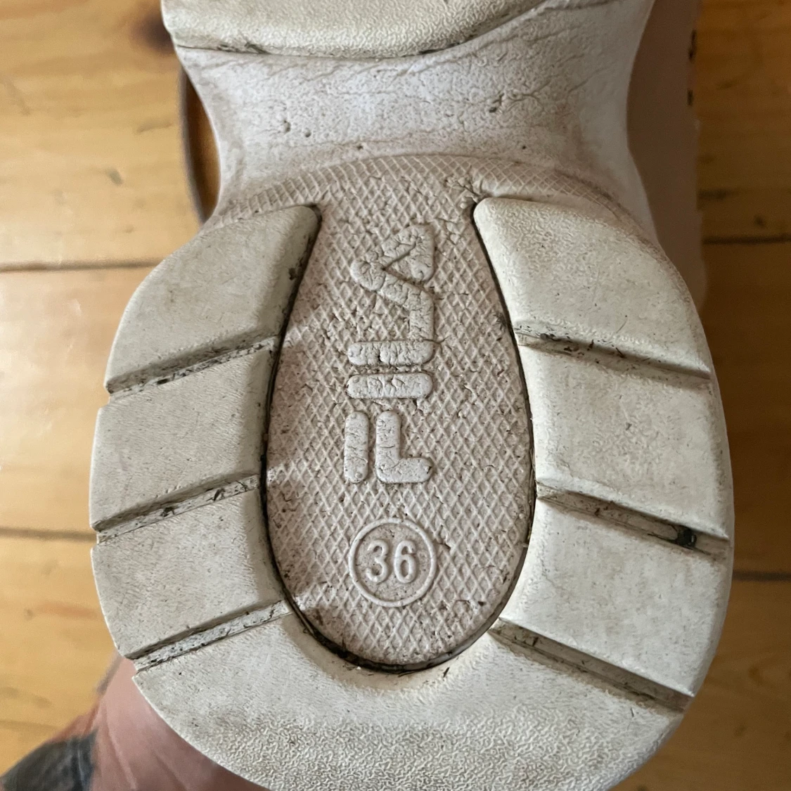 Fila skor rosa äkta strl 36 - 90