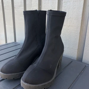 Skor från Nelly  - Nya skor från Nelly, aldrig använda. Storlek 40. Frakt tillkommer