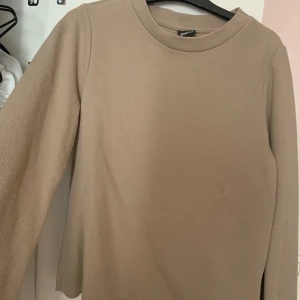 Varm tröja - Strl XS. En liten fläck men går enkelt att tvätta bort 🥰