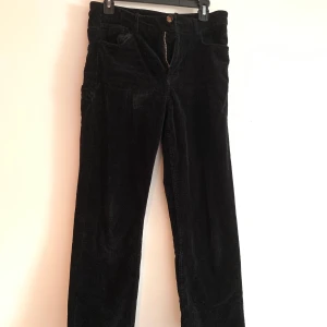 Manchesterbyxor  - Svarta manchesterbyxor från HM. storlek 36 
