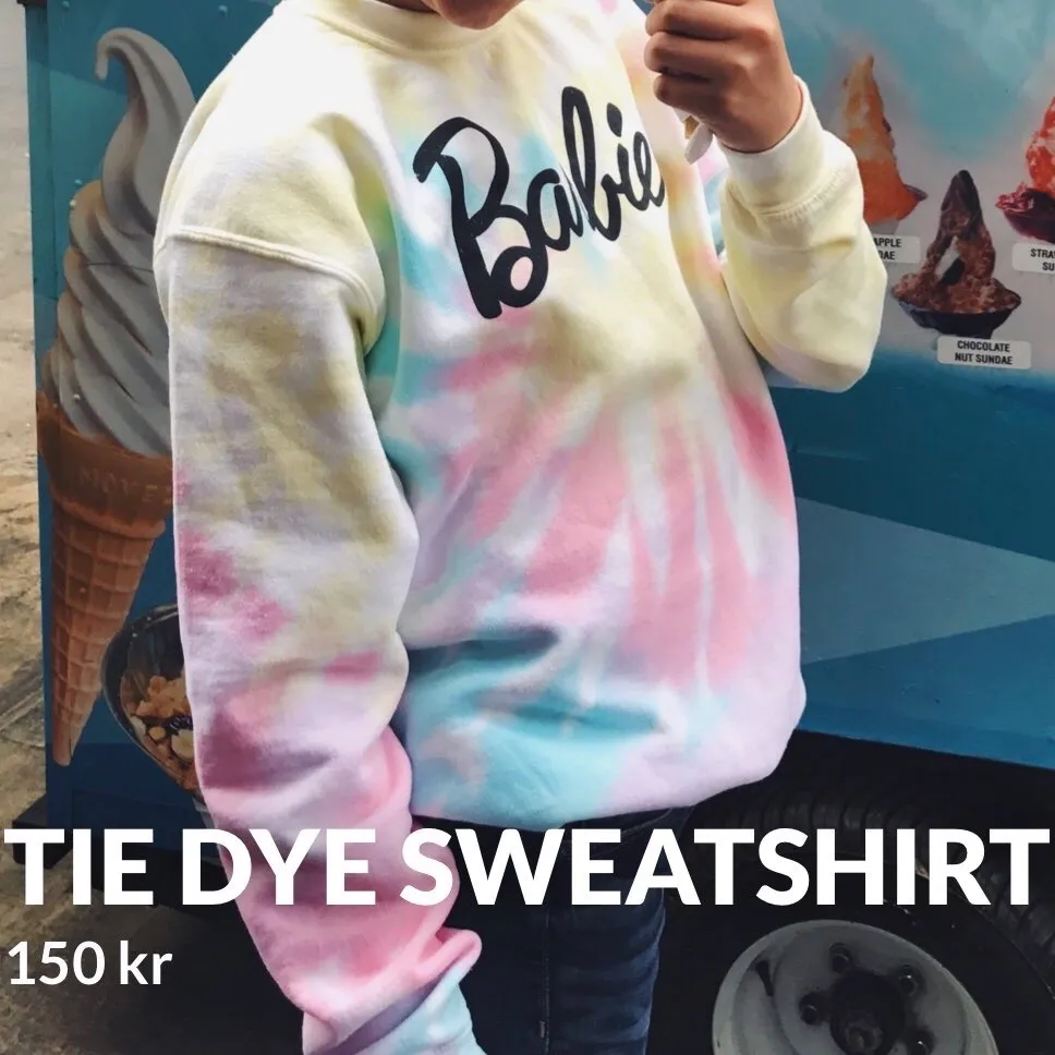 Barbie Tie Dye Tröja (Forever 21) Använd en gång! Passar XS. Hoodies.