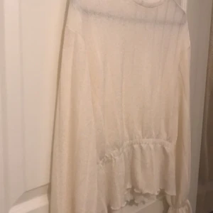 Fin tröja från BIKBOK - Jätte söt tröja från BIKBOK. Säljer för att den inte kommer till användning. Jag säljer för 80 kr och köpare står för frakten. Men om något vill buda för högre så skriv gärna privat