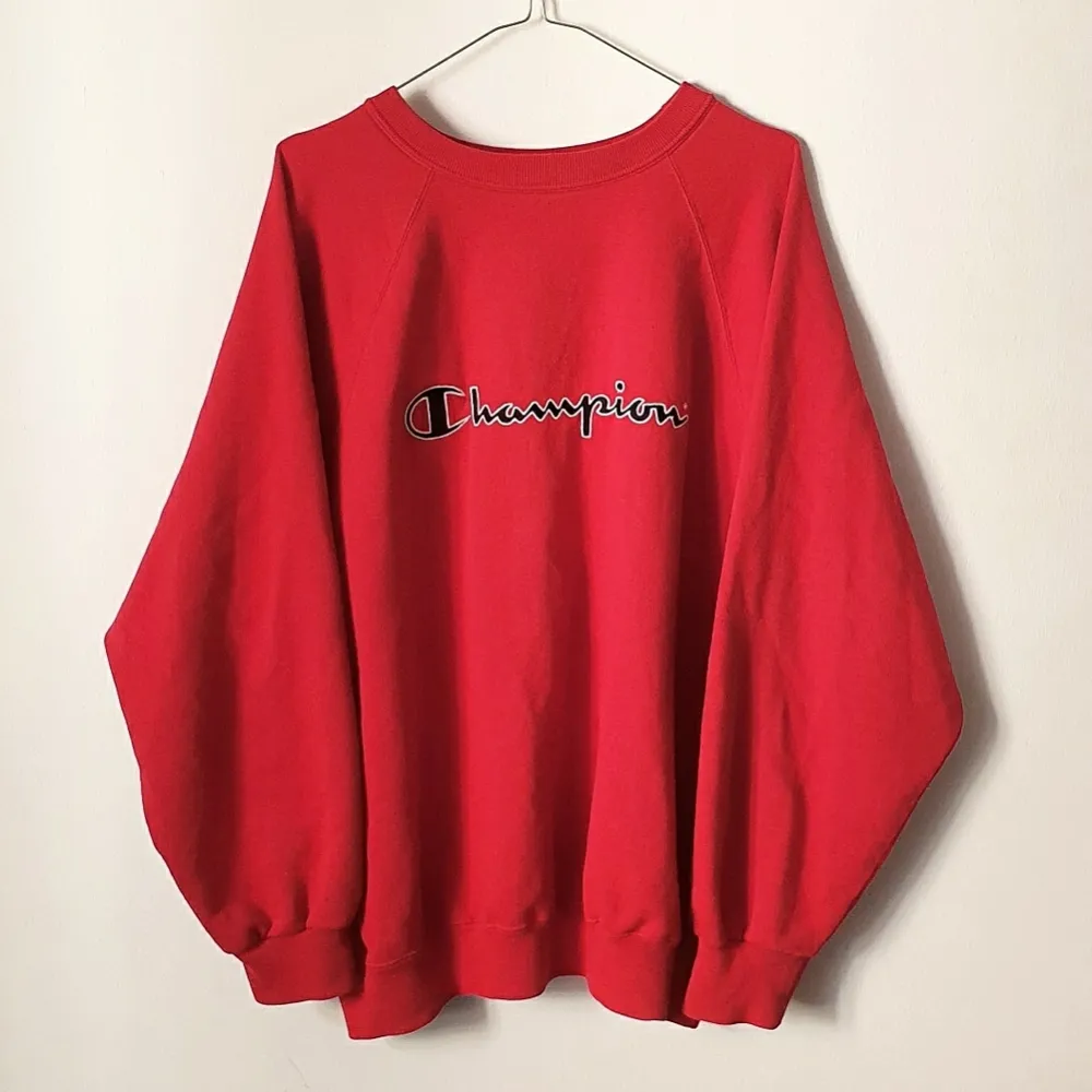 Ascool vintage Champion sweater i storlek L, sitter jättefint oversize på en S eller M! Säljer pga flytt :( . Tröjor & Koftor.
