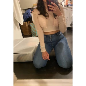 Topp i nyskick!  - En topp i nyskick från Asos. Storlek 38. Kan mötas upp i Uppsala/posta mot frakt :)