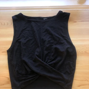 Omlott t-shirt - Köpare står för frakt 