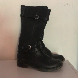 Stövlar i skinn - Superskönt stövlar (fodrade) Stl.37 men mer som en 38