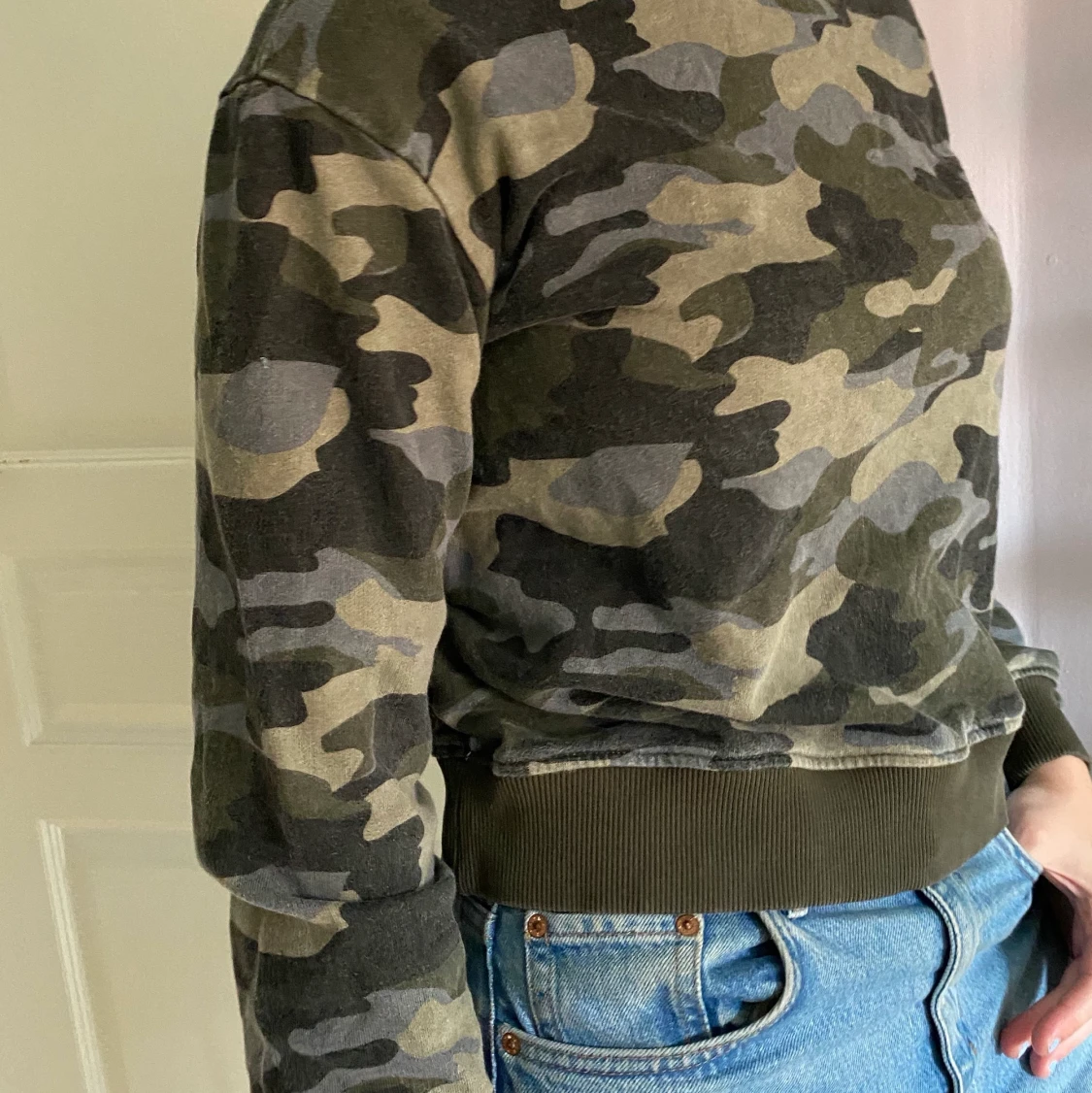 Sweatshirt i camo-mönster - 90