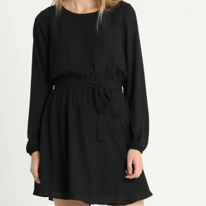 Vila klänning 34 - slitna några gånger.. som nya ! Storlek:34