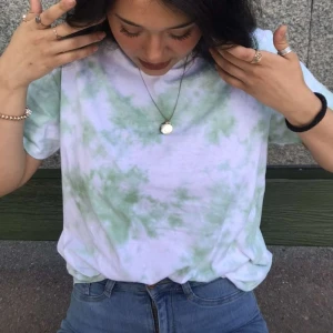 Tie dye t-shirt - Onisize tie dye t-shirt. Helt oanvänd då jag gör tröjorna efter beställning