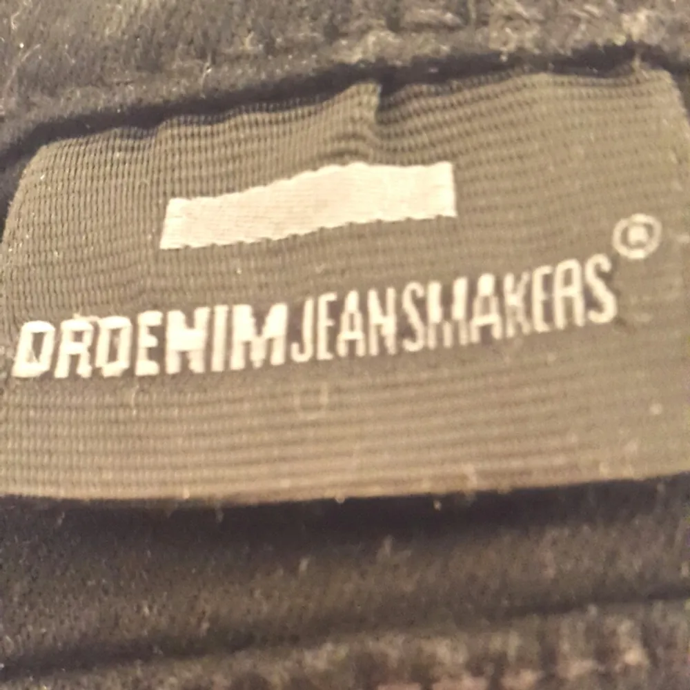 Dr Denim jeans Plenty - Mellan midja i storlek xs och ett till par i s. Har aldrig använt dem. Dem kostar 399 kr. Jeans & Byxor.