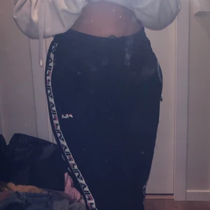 raka fila byxor  - Superfina fila byxor med rak modell också långa ben köpta på Zalando, sparsamt använda och fint skick🙌🏼