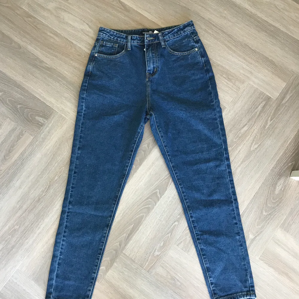 Jeans från bohoo i stl 36 ✨ skitsnygg färg men passade tyvärr inte på mig. Jeans & Byxor.