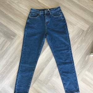 Jeans från bohoo i stl 36 ✨ skitsnygg färg men passade tyvärr inte på mig