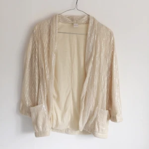  - Paljettkavaj från Vila ✨🔱 Fint skick! Frakt 65kr 📦 har svisch 💸