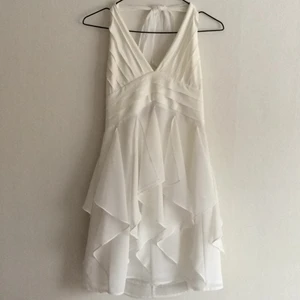  - Klänning från Halléns (nypris 399) Använd en gång  Strl 34 men känns mer som 36