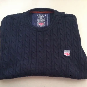  - Säljer en mycket snygg Morris tröja i strl Xl 