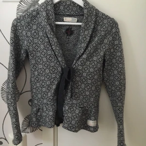  - Odd molly kofta i strl 1(small)fint skick!