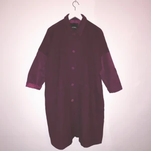  - 34，xs, Monki coat in dark red. 
