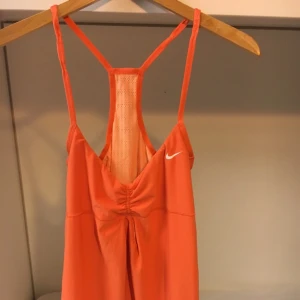  - Nike-träningslinne. Knappt använt!