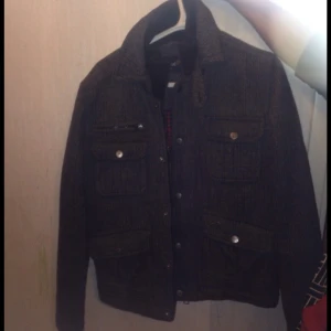  - Jätte fin kappa för killar, den är jätte stilig och är köpt i hm 