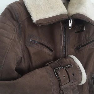  - Säljer denna superfina acne-inspirerade vinterjackan pga att den är för stor i storleken för mig. Köpte den för 1999kr på Design Only förra året och är använd 3 gånger, så den är så gott som ny!! 