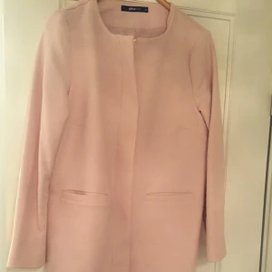  - Säljer min rosa Gina-tricot kappa, oanvänt skick!:)