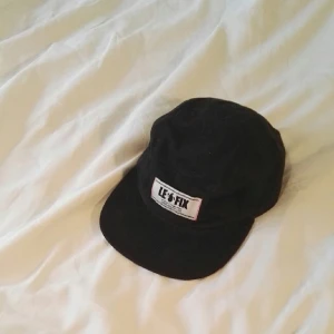  - svart keps från LE FIX, nypris 499 :-
100 % bomull