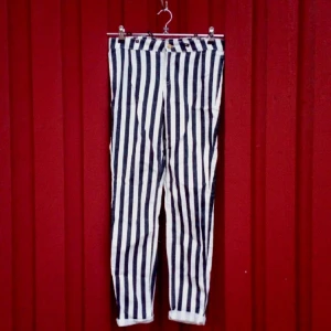  - Byxor från H&M "som en första kyss vill jag fika" 