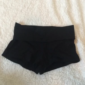 - Spring shorts köpta i Frankrike från Tally Weijl. Använda 2-3 gånger och är i mycket bra skick.