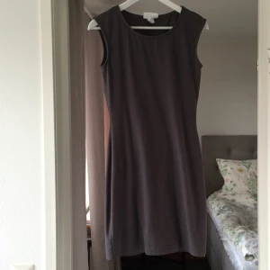  - Fodralklänning från Monki. Ursnygg och knappt använd. Går nästan till knäna. 