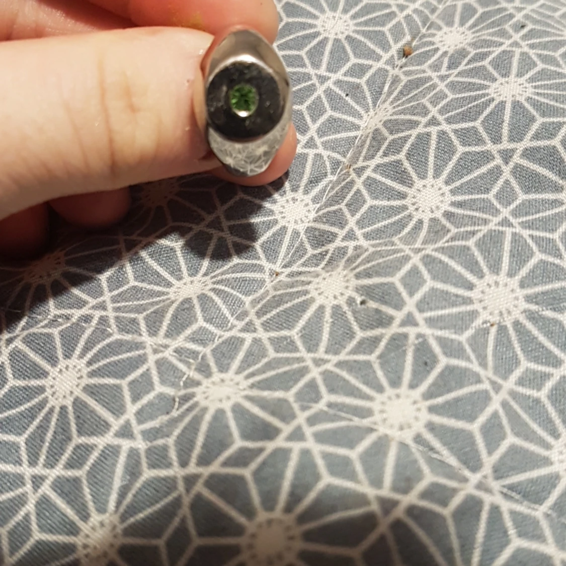 Silver ring med gröndiamant. - 91