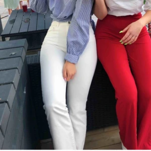  - Vita jeans från ginatricot i storlek 36 skulle säga dom passar 38 också. Använda ett fåtal gånger! 