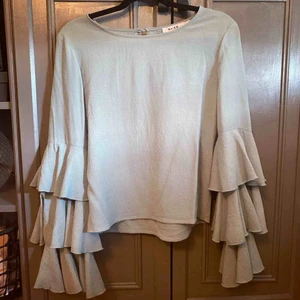  - 🌿Måste nu, pga platsbrist, sälja en stor del jättefina kläder, väskor och skor. Bra pris och mycket är i nyskick*  🌿Skickas billigt över hela Sverige (ca 18-36kr frakt) eller lämnas över i centrala Göteborg      