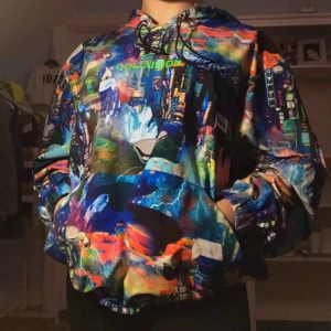  - Skitcool hoodie från collusion ❤️ den är xxs men väldigt oversize! Köparen står för frakten