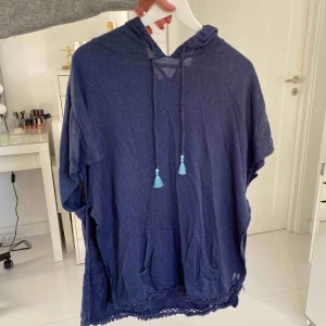  - Poncho/kimono med luva från Victoria secret pink. Inte riktigt så stor som en L