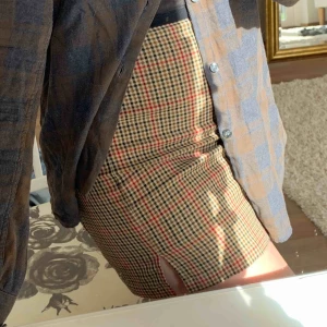  - Snygg kjol som sitter tight och är i skönt material. 