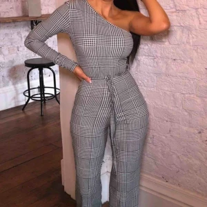  - Aldrig använd, tyvärr lite för liten för mig men ändå väldigt snygg. Bilderna är tagna från hemsidan!