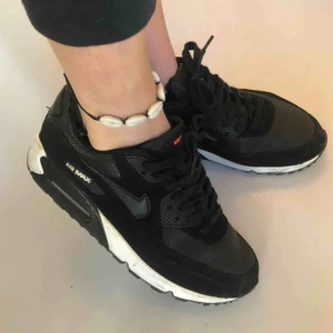  - Nike air max, köpta second hand men i fint skick. Står storlek 40 i skon men jag har 38,5 och de är inte för stora!