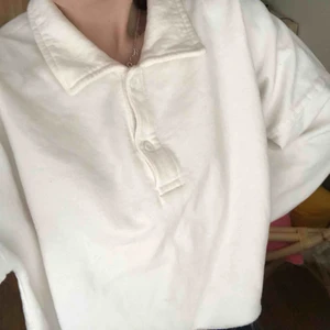  - Köpt på pacsun, bra skick och används knappt. jättecool och lite croppad men skönt tyg. köparen står för frakt