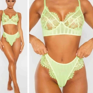  - Helt oanvänd och fortfarande i orginalpåsen. Passade inte mig då den var för liten. Riktigt snyggt set att ha när du är brun. Ni får både överdel och underdel för 120kr!!!! Grym deal, hoppas du gillar dem<3