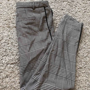  - Kostymbyxor i storlek XS:)