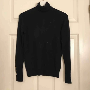  - Polotröja från zara med knapp detaljer