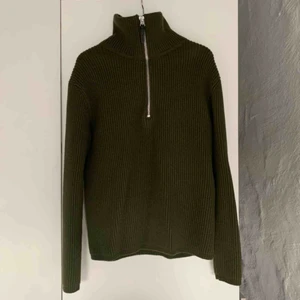  - Ulltröja från Acne. ”Fiskartröja”. Jättefin skogsgrön färg.   Nypris 3400 kr