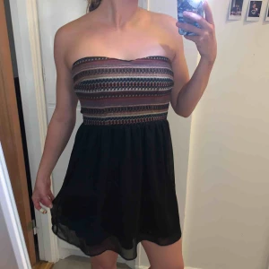  - GARDEROBRENSNING!  En jättesnygg klänning som jag säljer pga för stor för mig. Kolla min profil för fler plagg, samfraktar gärna! :)