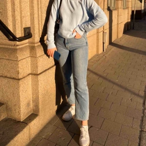  - Säljer dessa jeans från HM. Jag är 173 och dem är lite för korta för mig. Använda fåtal gånger. Köparen står för frakt☺️☺️