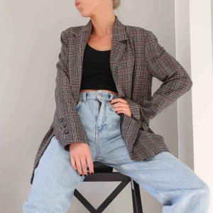  - Kavaj från ginatricot. Endast fotad i. Frakt tillkommer 63kr 