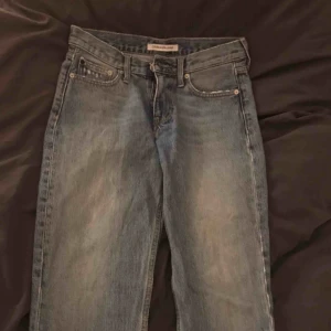  - Perfekt slitna, men knappt använda jeans från Calvin Klein CKJ061. Nypris 1100 SEK, plickpris 275 SEK. Frakt 65 (spårbart). Kan även mötas upp i Sthlm. 