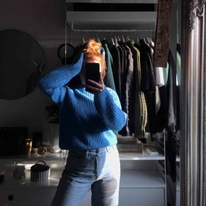  - blå stickad tröja ifrån gina tricot. Säljer då den ej kommer till användning 